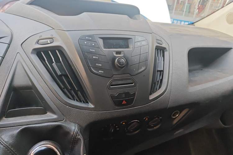 Used Ford Transit 2021 2.0T Diesel Manual Advanced Commercial Traveler Mid-axle Mid-roof 7-Seater China VI Audio And AC Panel