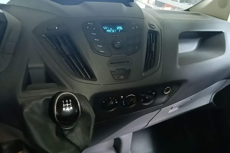Used Ford Transit 2021 2.0T Diesel Manual Advanced Commercial Traveler Mid-Chassis Mid-Roof 9-Seater China VI Audio And AC Panel