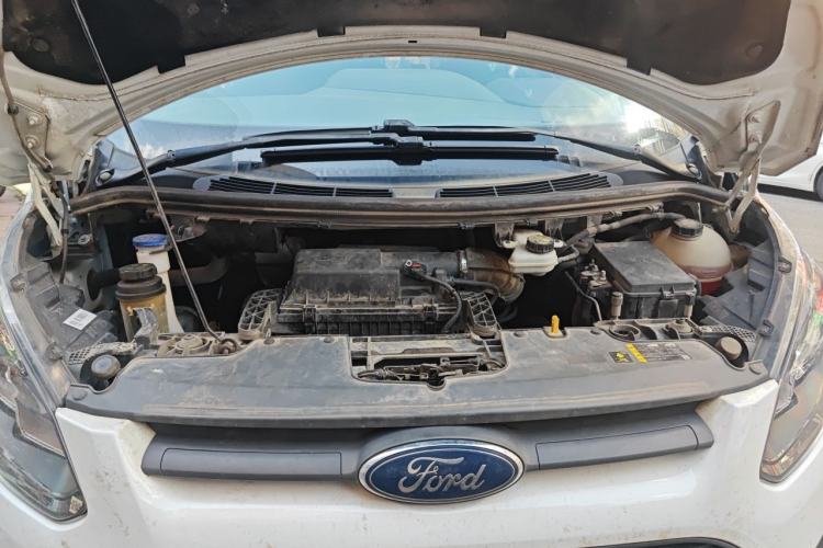Used Ford Transit 2021 2.0T Diesel Manual Advanced Commercial Traveler Mid-axle Mid-roof 7-Seater China VI Engine Bay