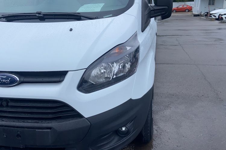 Used Ford Transit 2021 2.0T Diesel Manual Advanced Commercial Traveler Mid-axle Mid-roof 7-Seater China VI Exterior 4