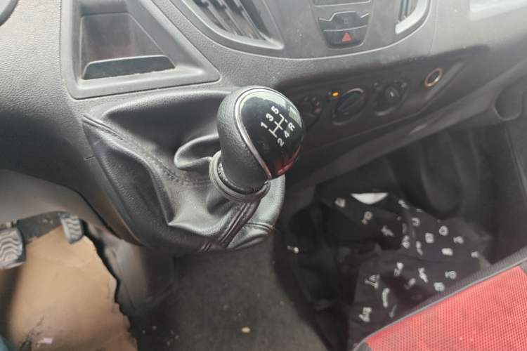 Used Ford Transit 2021 2.0T Diesel Manual Advanced Commercial Traveler Mid-axle Mid-roof 7-Seater China VI Gear Lever