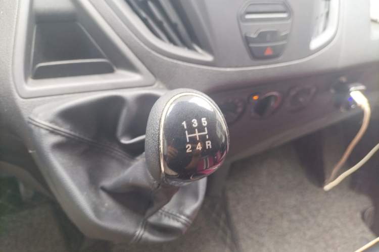 Used Ford Transit 2021 2.0T Diesel Manual Advanced Commercial Traveler Mid-axle Mid-roof 7-Seater China VI Gear Lever