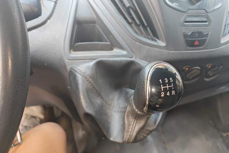 Used Ford Transit 2021 2.0T Diesel Manual Advanced Commercial Traveler Mid-axle Mid-roof 7-Seater China VI Gear Lever