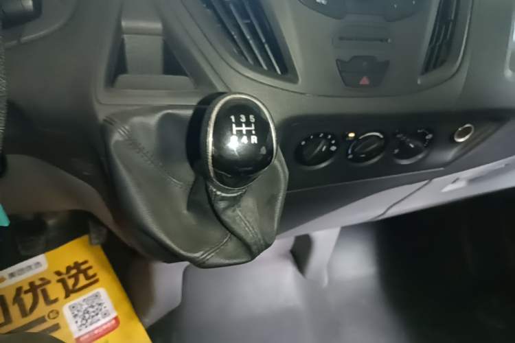 Used Ford Transit 2021 2.0T Diesel Manual Advanced Commercial Traveler Mid-Chassis Mid-Roof 9-Seater China VI Gear Lever