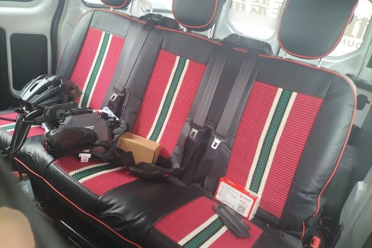 Used Ford Transit 2021 2.0T Diesel Manual Advanced Commercial Traveler Mid-axle Mid-roof 7-Seater China VI Interior 4