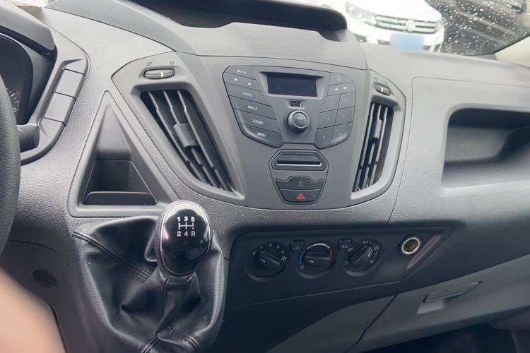 Used Ford Transit 2021 2.0T Diesel Manual Advanced Commercial Traveler Mid-axle Mid-roof 7-Seater China VI Interior 6