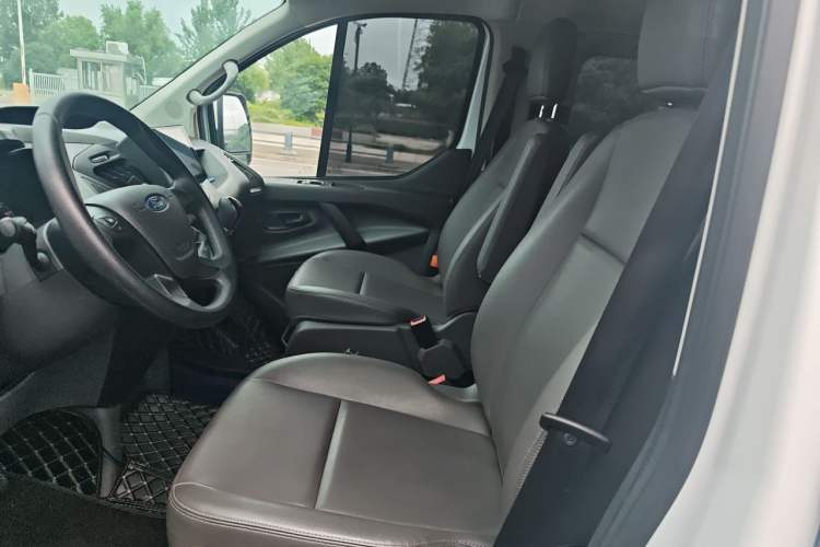 Used Ford Transit 2021 2.0T Diesel Manual Advanced Commercial Traveler Mid-Chassis Mid-Roof 9-Seater China VI Left Front Seat