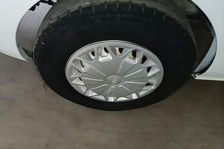 Used Ford Transit 2021 2.0T Diesel Manual Advanced Commercial Traveler Mid-Chassis Mid-Roof 9-Seater China VI Left Front Wheel Hub