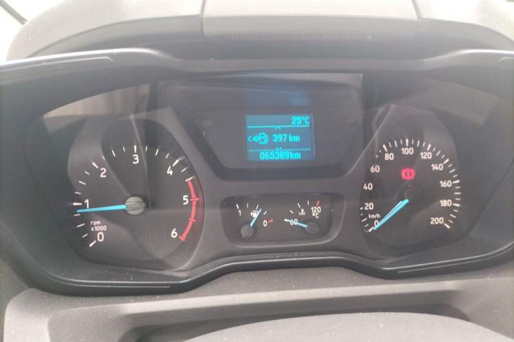 Used Ford Transit 2021 2.0T Diesel Manual Advanced Commercial Traveler Mid-axle Mid-roof 7-Seater China VI Odometer Close Up