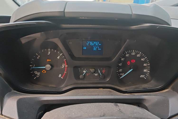 Used Ford Transit 2021 2.0T Diesel Manual Advanced Commercial Traveler Mid-axle Mid-roof 7-Seater China VI Odometer Close Up