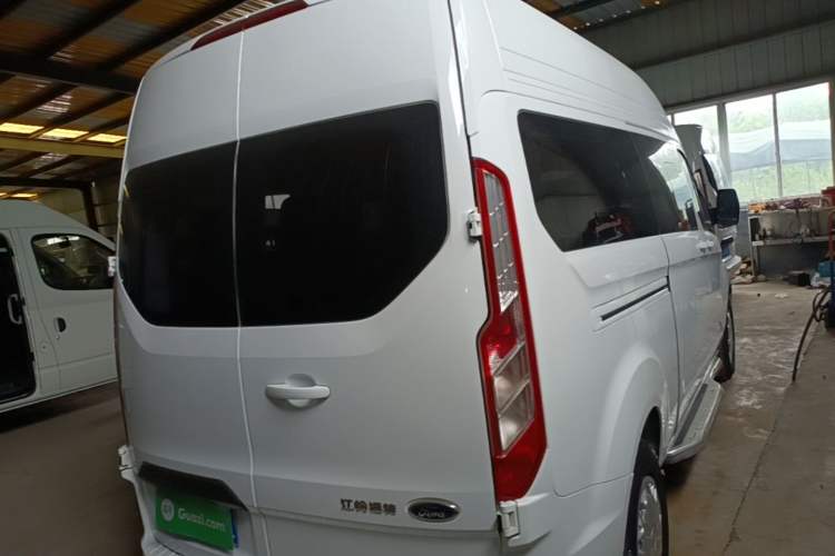 Used Ford Transit 2021 2.0T Diesel Manual Advanced Commercial Traveler Mid-Chassis Mid-Roof 9-Seater China VI Rear Right 45 Deg