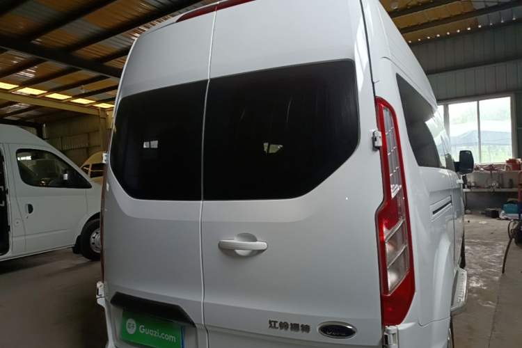 Used Ford Transit 2021 2.0T Diesel Manual Advanced Commercial Traveler Mid-Chassis Mid-Roof 9-Seater China VI Rear