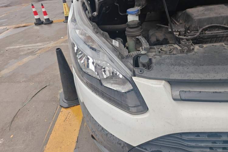 Used Ford Transit 2021 2.0T Diesel Manual Advanced Commercial Traveler Mid-axle Mid-roof 7-Seater China VI Right Front Headlight