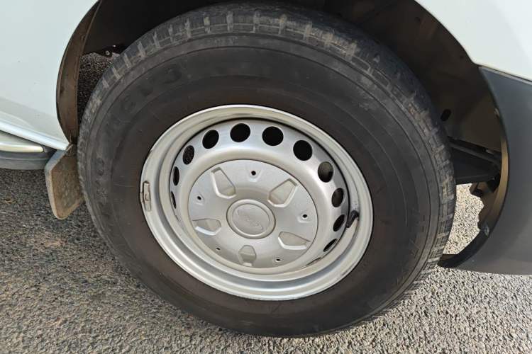 Used Ford Transit  Right Front Wheel Hub