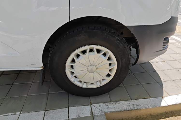 Used Ford Transit  Right Front Wheel Hub