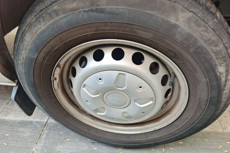 Used Ford Transit  Right Front Wheel Hub