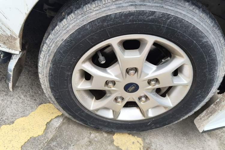 Used Ford Transit  Right Front Wheel Hub