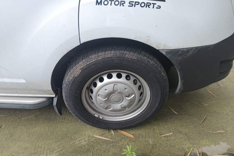 Used Ford Transit  Right Front Wheel Hub