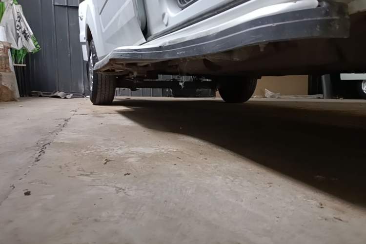 Used Ford Transit 2021 2.0T Diesel Manual Advanced Commercial Traveler Mid-Chassis Mid-Roof 9-Seater China VI Right Side Sill
