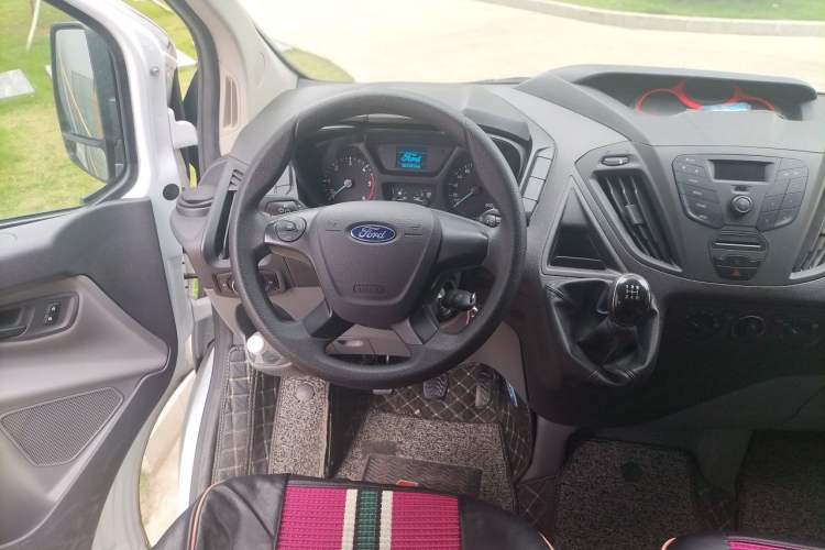 Used Ford Transit 2021 2.0T Diesel Manual Advanced Commercial Traveler Mid-axle Mid-roof 7-Seater China VI Steering Wheel