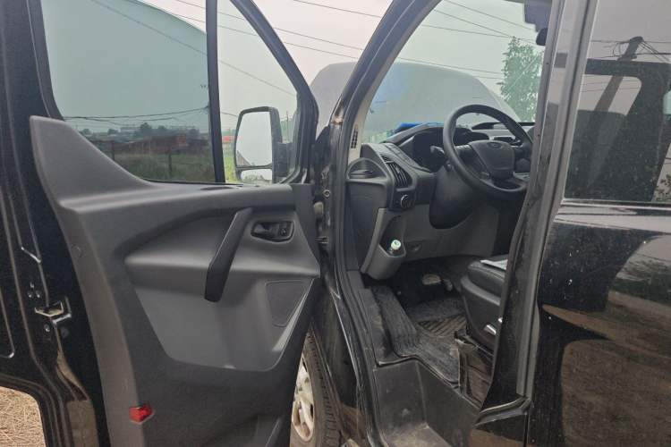 Used Ford Transit 2022 2.0T Gasoline Automatic Multi-Function Commercial Vehicle Mid-axle Low-Roof Lift-Up Tailgate China VI Standard Driver Seat
