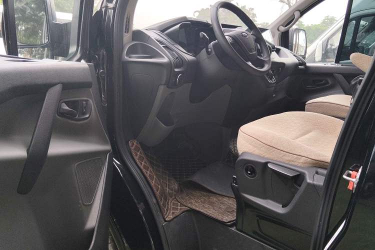 Used Ford Transit 2022 2.0T Gasoline Automatic Multi-Function Commercial Vehicle Mid-axle Low-Roof Design with Dual Rear Doors Meeting China VI Emission Standards Driver Seat