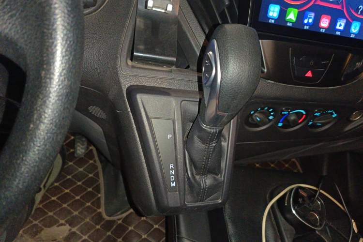Used Ford Transit 2022 2.0T Gasoline Automatic Multi-Function Commercial Vehicle Mid-axle Low-Roof Design with Dual Rear Doors Meeting China VI Emission Standards Gear Lever