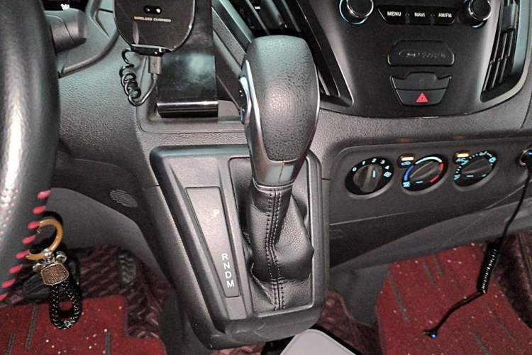 Used Ford Transit 2022 2.0T Gasoline Multi-Function Commercial Vehicle Mid-axle Low-Roof Liftgate Tailgate China VI Standard Gear Lever