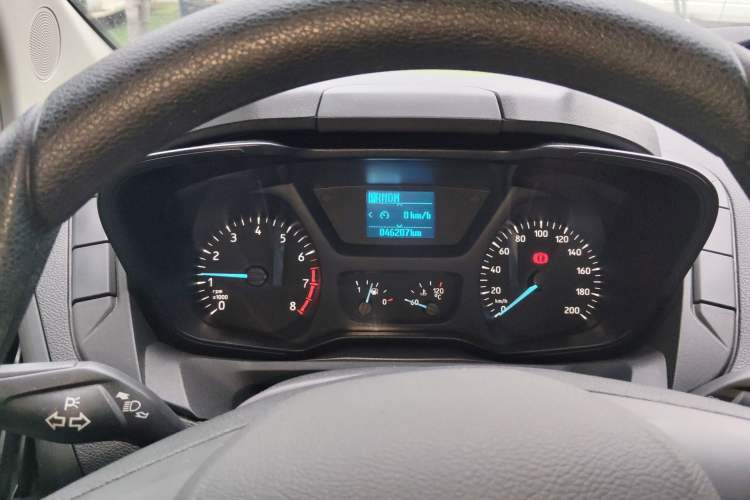 Used Ford Transit 2022 2.0T Gasoline Automatic Multi-Function Commercial Vehicle Mid-axle Low-Roof Design with Dual Rear Doors Meeting China VI Emission Standards Instrument Cluster