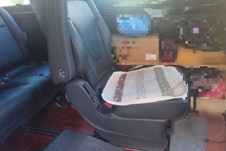 Used Ford Transit 2022 2.0T Gasoline Automatic Multi-Function Commercial Vehicle Mid-axle Low-Roof Design with Dual Rear Doors Meeting China VI Emission Standards Left Rear Seat