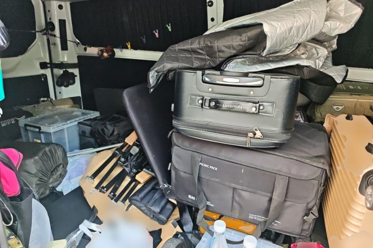 Used Ford Transit 2022 2.0T Gasoline Automatic Multi-Function Commercial Vehicle Mid-axle Low-Roof Design with Dual Rear Doors Meeting China VI Emission Standards Left Rear Seat
