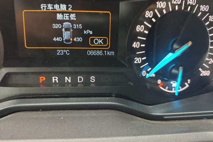 Used Ford Transit 2022 2.0T Gasoline Automatic Multi-Function Commercial Vehicle Mid-axle Low-Roof Lift-Up Tailgate China VI Standard Odometer Close Up