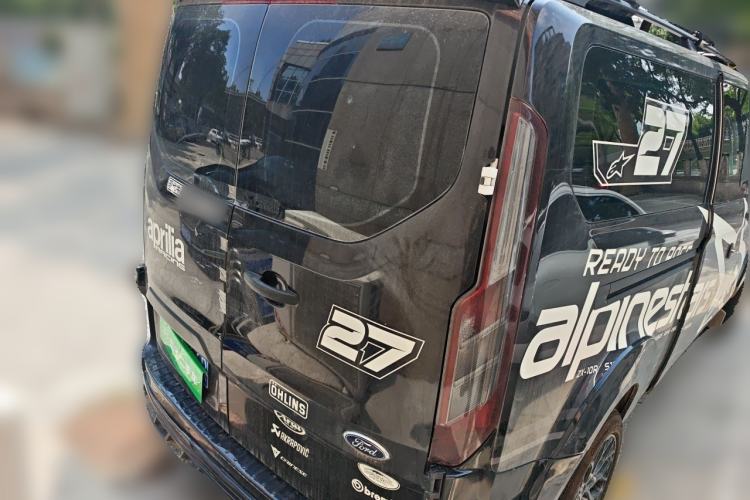 Used Ford Transit 2022 2.0T Gasoline Automatic Multi-Function Commercial Vehicle Mid-axle Low-Roof Design with Dual Rear Doors Meeting China VI Emission Standards Rear