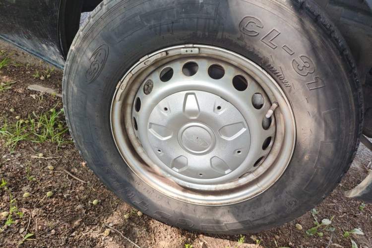 Used Ford Transit  Right Front Wheel Hub