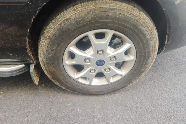 Used Ford Transit  Right Front Wheel Hub