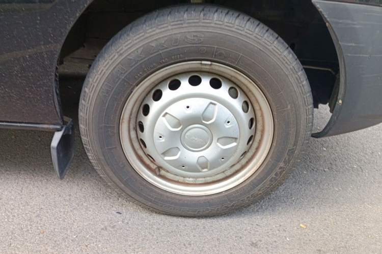 Used Ford Transit  Right Front Wheel Hub