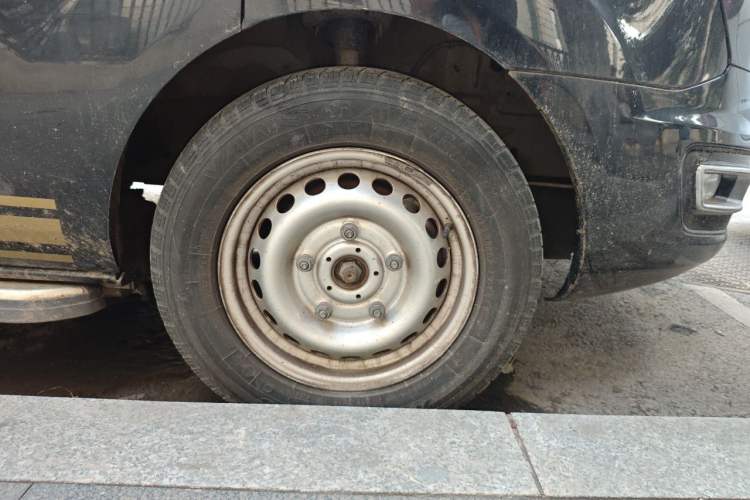 Used Ford Transit  Right Front Wheel Hub