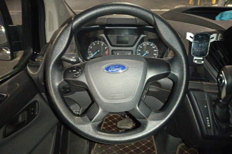 Used Ford Transit 2022 2.0T Gasoline Automatic Multi-Function Commercial Vehicle Mid-axle Low-Roof Design with Dual Rear Doors Meeting China VI Emission Standards Steering Wheel