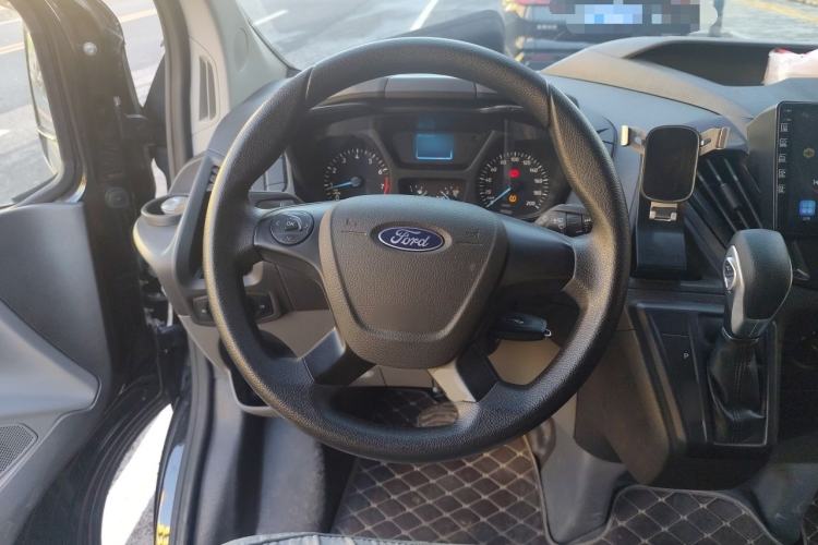 Used Ford Transit 2022 2.0T Gasoline Automatic Multi-Function Commercial Vehicle Mid-axle Low-Roof Design with Dual Rear Doors Meeting China VI Emission Standards Steering Wheel