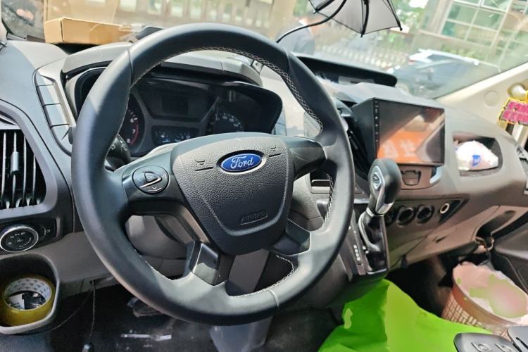 Used Ford Transit 2022 2.0T Gasoline Automatic Multi-Function Commercial Vehicle Mid-axle Low-Roof Design with Dual Rear Doors Meeting China VI Emission Standards Steering Wheel
