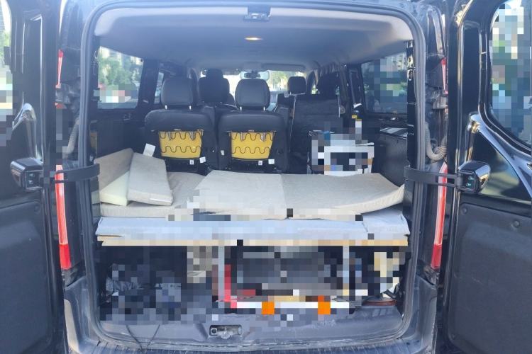 Used Ford Transit 2022 2.0T Gasoline Automatic Multi-Function Commercial Vehicle Mid-axle Low-Roof Design with Dual Rear Doors Meeting China VI Emission Standards Trunk
