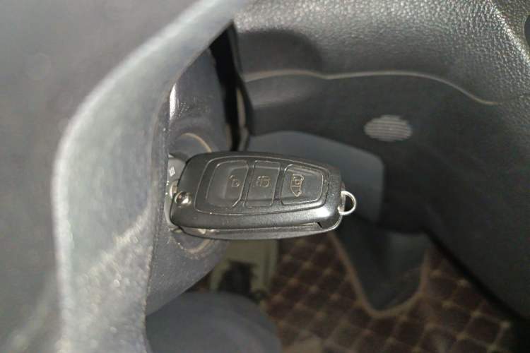 Used Ford Transit 2022 2.0T Gasoline Automatic Multi-Function Commercial Vehicle Mid-axle Low-Roof Design with Dual Rear Doors Meeting China VI Emission Standards Vehicle Key