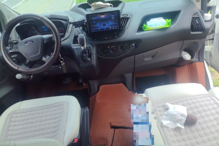 Used Ford Transit 2022 2.0T Gasoline Automatic Multi-Function Commercial Vehicle Mid-axle Low-Roof Design with Dual Rear Doors Meeting China VI Emission Standards Center Console