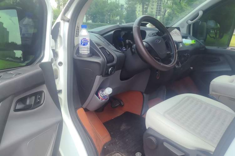 Used Ford Transit 2022 2.0T Gasoline Automatic Multi-Function Commercial Vehicle Mid-axle Low-Roof Design with Dual Rear Doors Meeting China VI Emission Standards Driver Seat