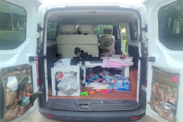 Used Ford Transit 2022 2.0T Gasoline Automatic Multi-Function Commercial Vehicle Mid-axle Low-Roof Design with Dual Rear Doors Meeting China VI Emission Standards Trunk