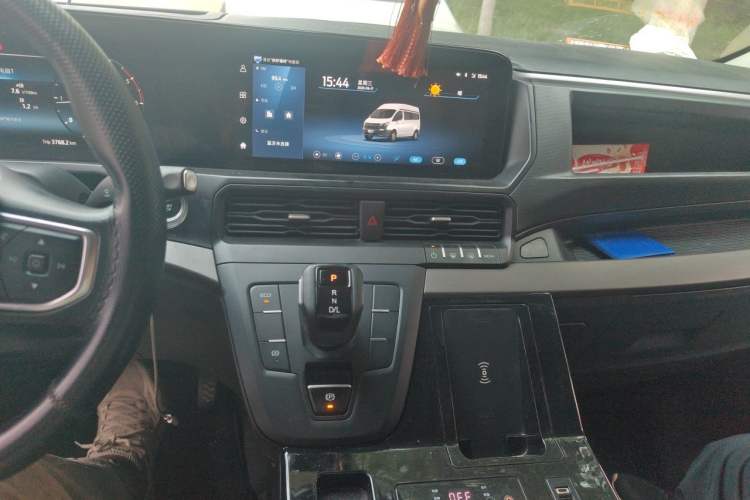 Used Ford Transit 2023 2.0T Diesel Automatic Multi-Purpose Commercial Vehicle Mid-Frame Mid-Roof 5/6 Seats Audio And AC Panel
