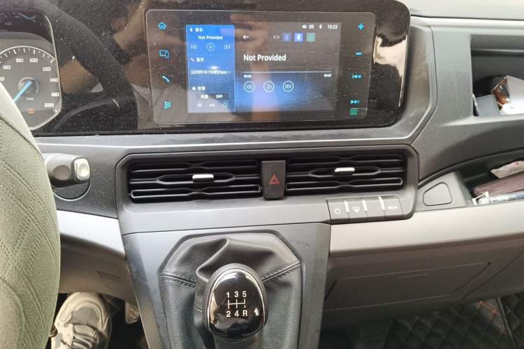 Used Ford Transit 2023 2.0T Diesel Manual Multifunction Commercial Vehicle Short Wheelbase Low Roof 5/6 Seats Audio And AC Panel
