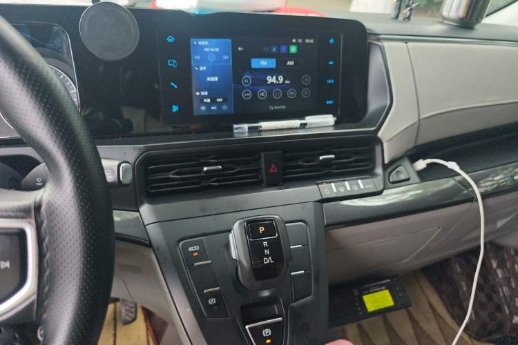 Used Ford Transit 2023 2.0T Diesel Automatic Commercial Van Short Wheelbase Low Roof—7/8/9-Seater Audio And AC Panel