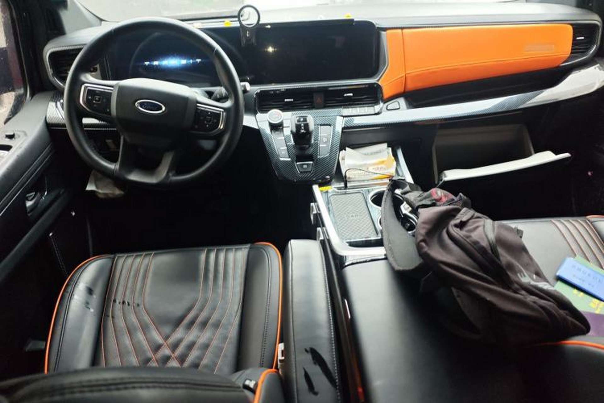 Used Ford Transit 2023 2.0T Diesel Automatic Commercial & Travel Version Mid-axle Low-roof Design 7/8/9-Seater Center Console