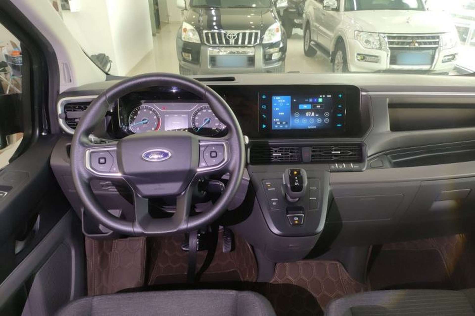 Used Ford Transit 2023 2.0T Gasoline Automatic Multi-Function Commercial Vehicle Short Wheelbase Low Roof 5/6 Seats Center Console